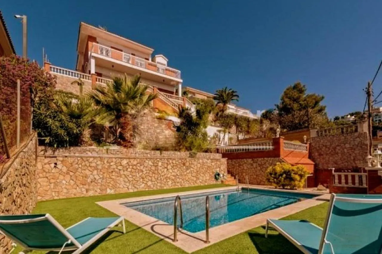 Chalet Santa Susana location